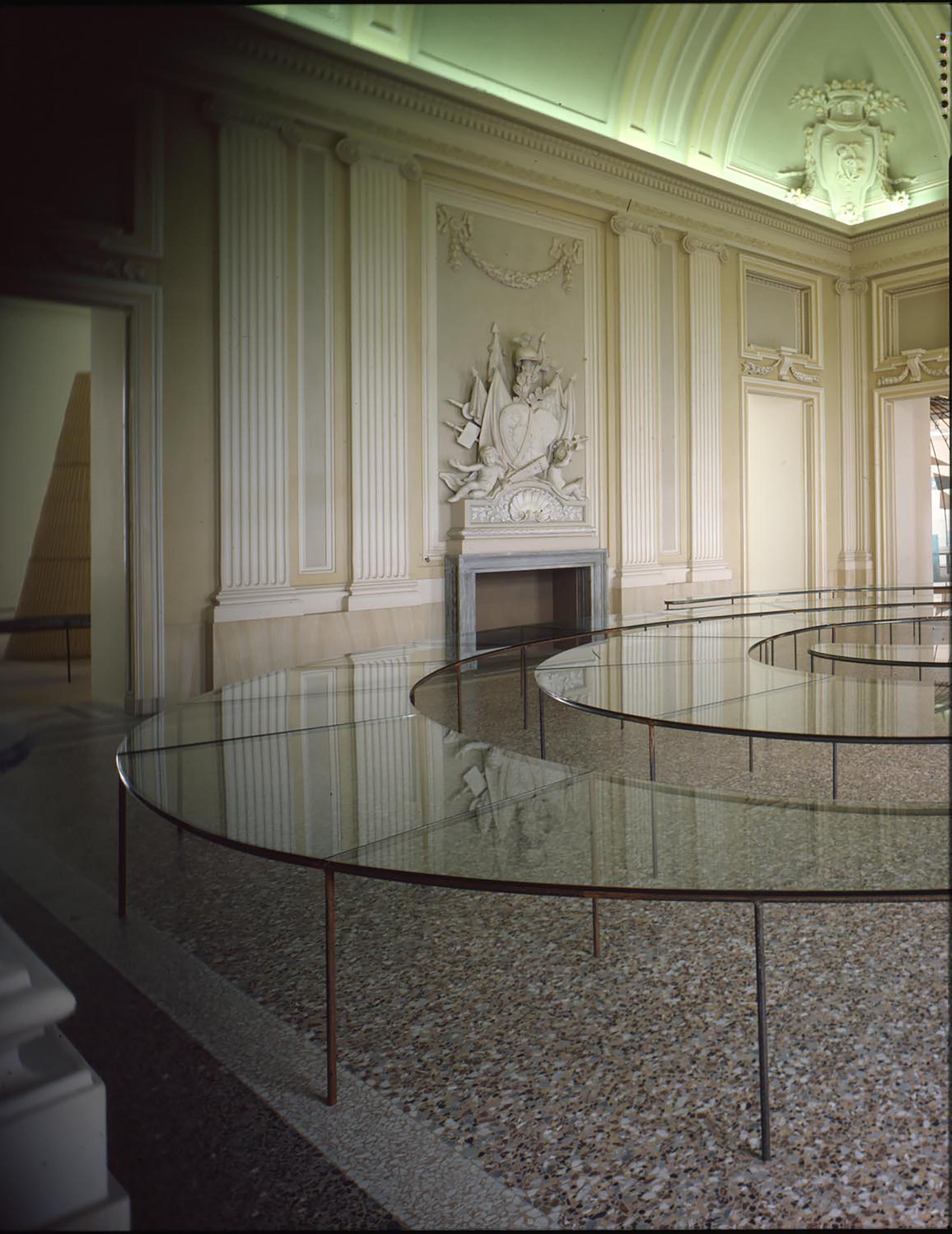 Mario Merz, Doppia spirale, 1990
